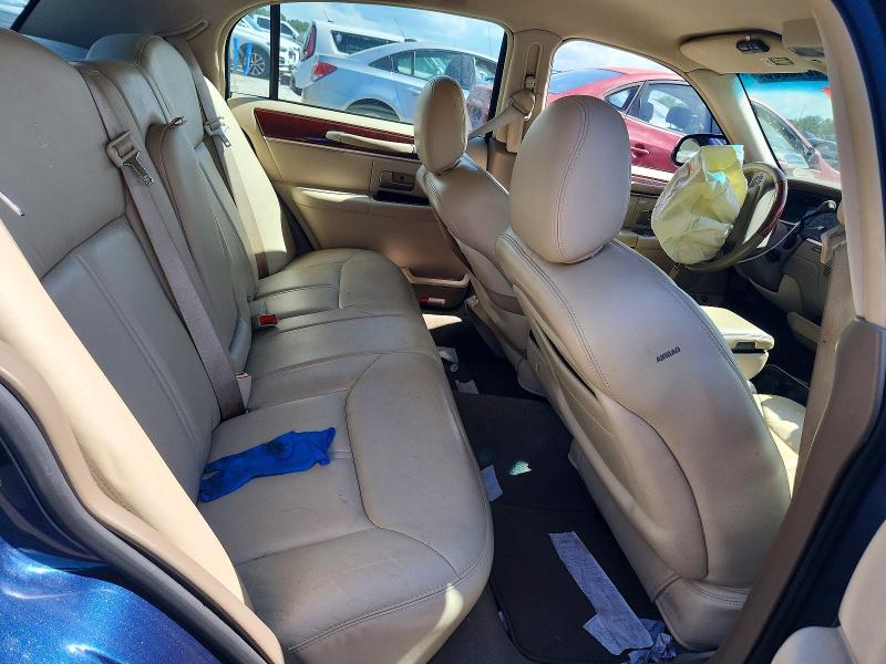 2004 Lincoln Town Car მანქანა იყიდება აუქციონზე, vin: 1LNHM83W34Y677567, აუქციონის ნომერი: 61845056