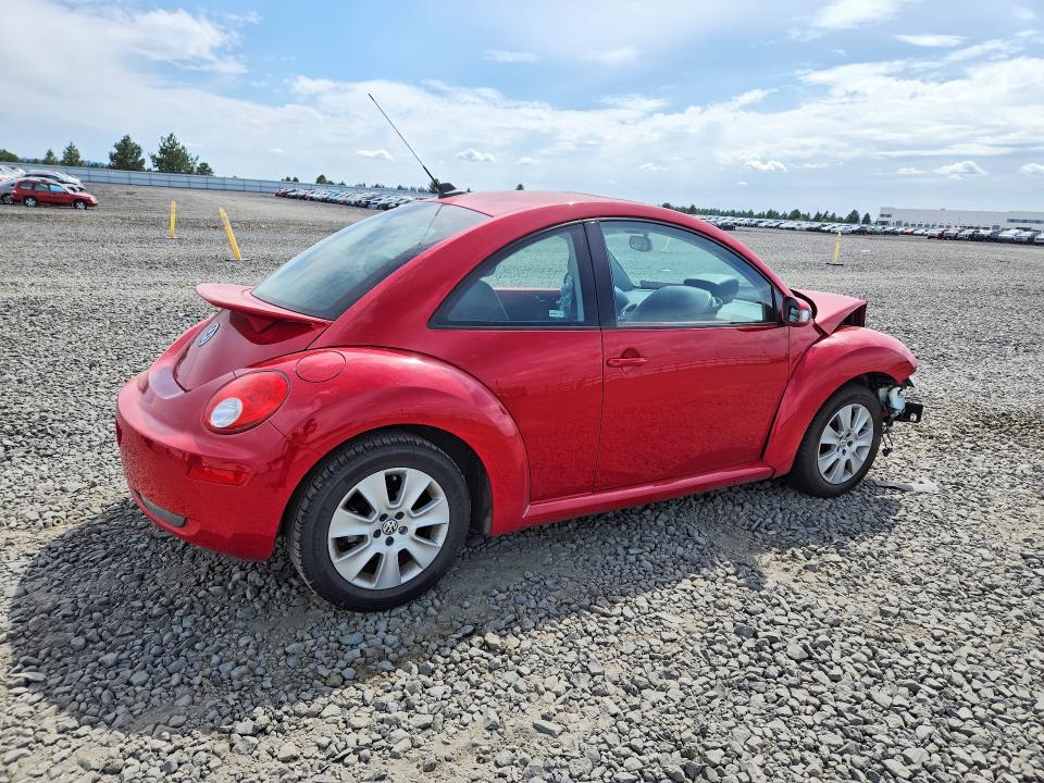 60819066 :رقم المزاد ، 3VWRG3AG7AM013372 vin ، 2010 Volkswagen New Beetle مزاد بيع