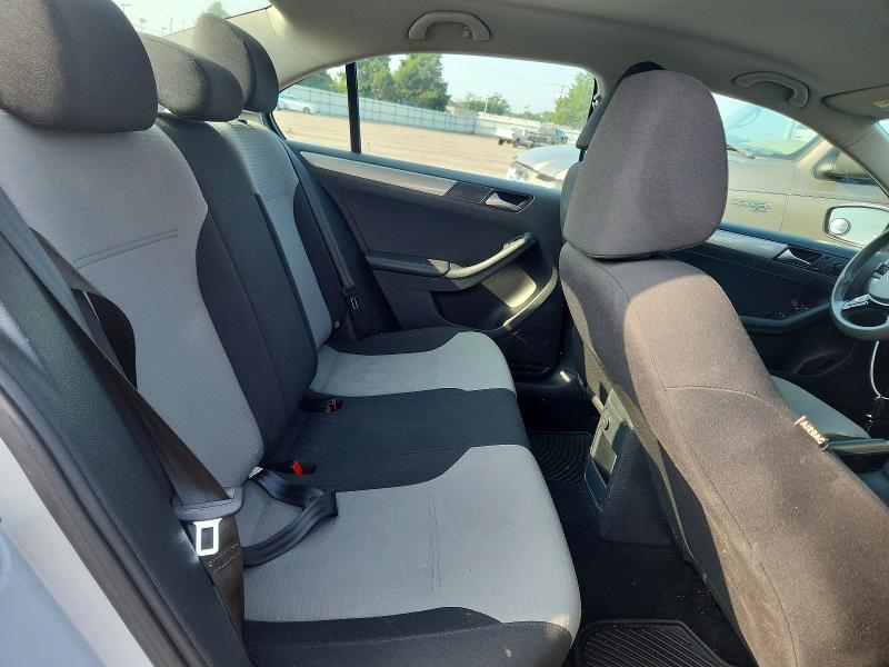 61837086 :رقم المزاد ، 3VW2B7AJ1HM258567 vin ، 2017 Volkswagen Jetta مزاد بيع