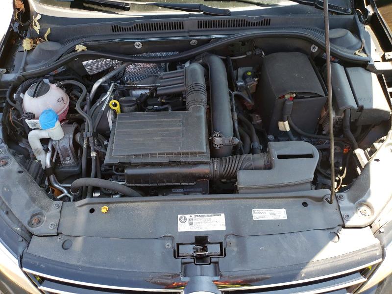 60989906 :رقم المزاد ، 3VWDB7AJ6HM373707 vin ، 2017 Volkswagen Jetta مزاد بيع