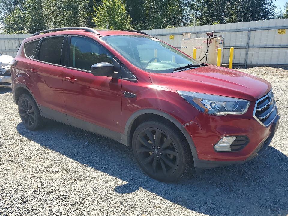 60707556 :رقم المزاد ، 1FMCU9G99HUA15039 vin ، 2017 Ford Escape مزاد بيع