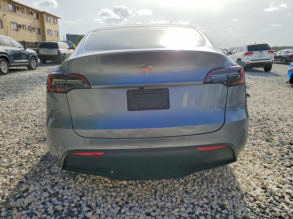60630146 :رقم المزاد ، 7SAYGAEE4RF209879 vin ، 2024 Tesla Model Y مزاد بيع