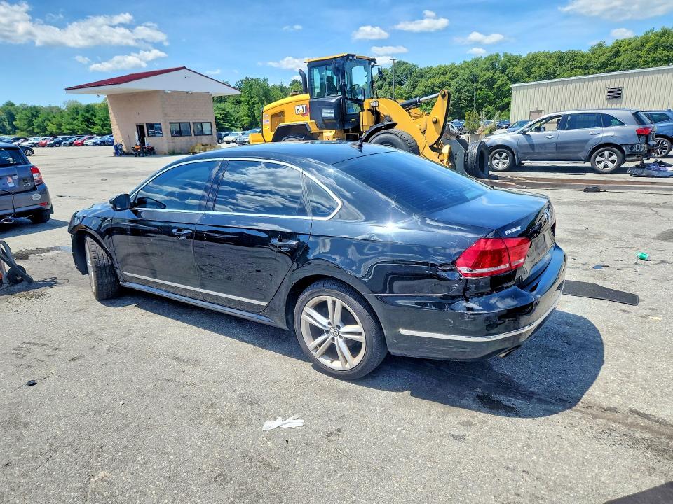 61409736 :رقم المزاد ، 1VWBT7A30FC047549 vin ، 2015 Volkswagen Passat مزاد بيع