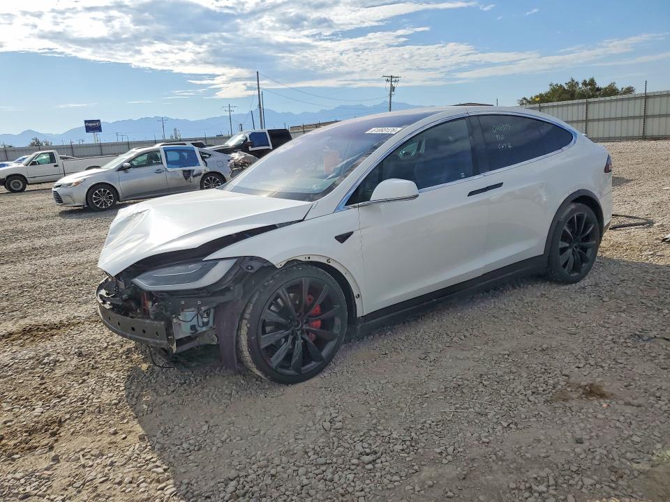 2017 Tesla Model X მანქანა იყიდება აუქციონზე, vin: 5YJXCAE20HF046303, აუქციონის ნომერი: 61893126