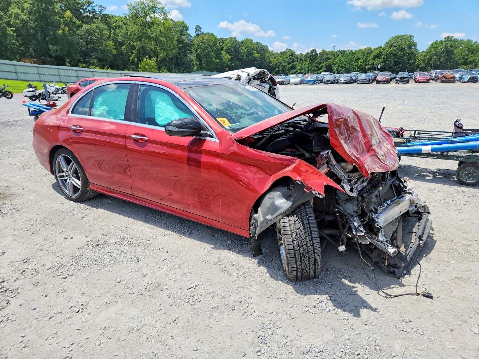 63285816 :رقم المزاد ، WDDZF4JB2JA302615 vin ، 2018 Mercedes-benz E مزاد بيع