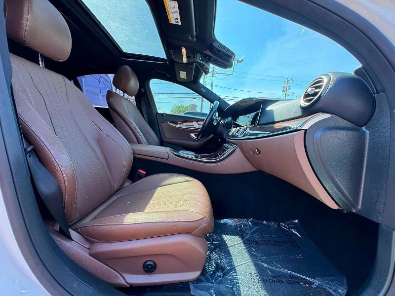 61520276 :رقم المزاد ، W1KZF8DB3NB025475 vin ، 2022 Mercedes-benz E مزاد بيع