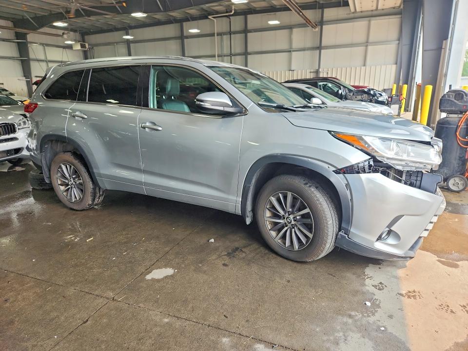 Aukcja sprzedaży 2018 Toyota Highlander, vin: 5TDJZRFH8JS815749, numer aukcji: 61372806