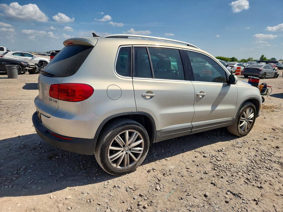 63234546 :رقم المزاد ، WVGAV7AX0FW563125 vin ، 2015 Volkswagen Tiguan مزاد بيع