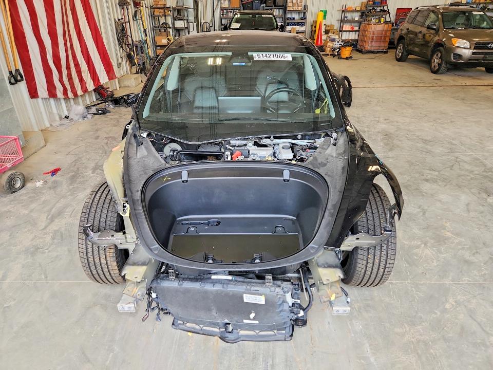 61427066 :رقم المزاد ، 5YJ3E1EB1JF127213 vin ، 2018 Tesla Model 3 مزاد بيع