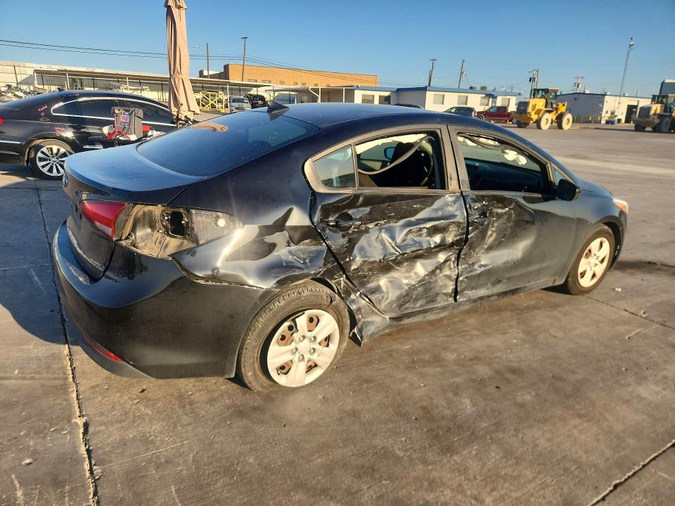 2017 Kia Forte მანქანა იყიდება აუქციონზე, vin: 3KPFK4A7XHE083611, აუქციონის ნომერი: 62916696