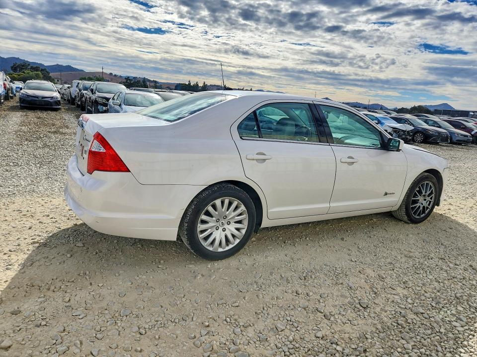 2010 Ford Fusion მანქანა იყიდება აუქციონზე, vin: 3FADP0L37AR135731, აუქციონის ნომერი: 61792706