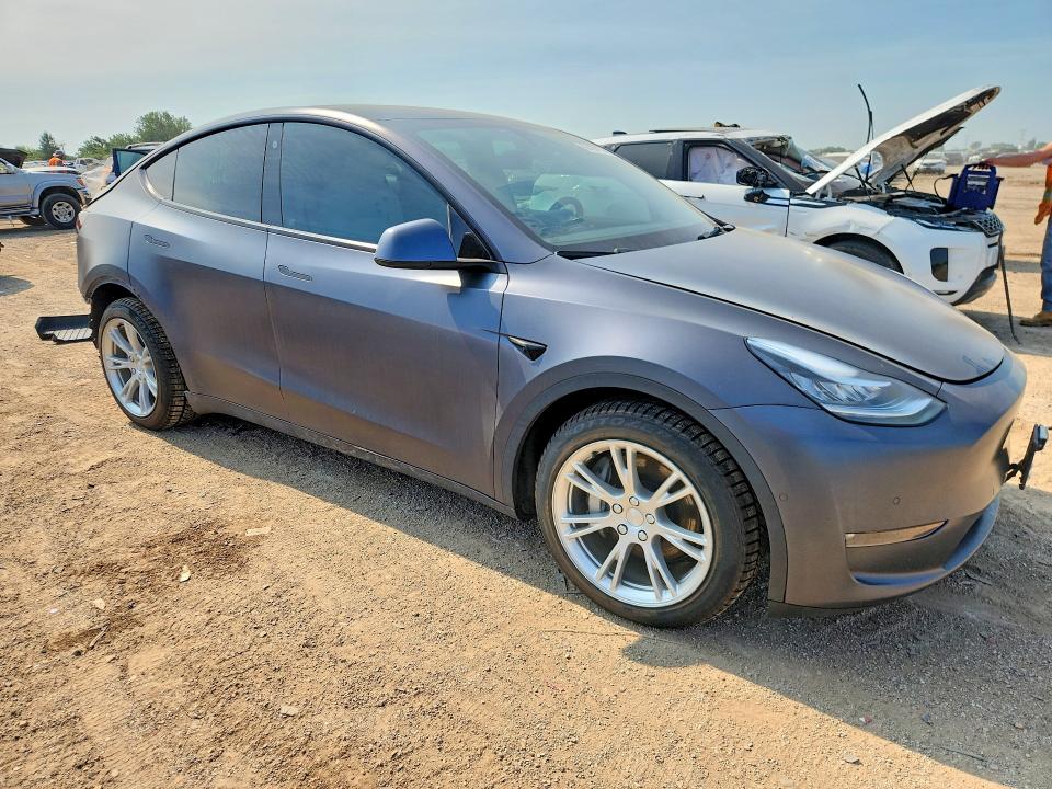 60194126 :رقم المزاد ، 5YJYGAEE0MF228239 vin ، 2021 Tesla Model  Y مزاد بيع