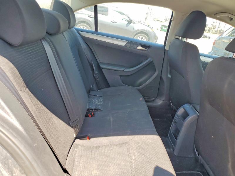 62392266 :رقم المزاد ، 3VW167AJ2HM201696 vin ، 2017 Volkswagen Jetta مزاد بيع