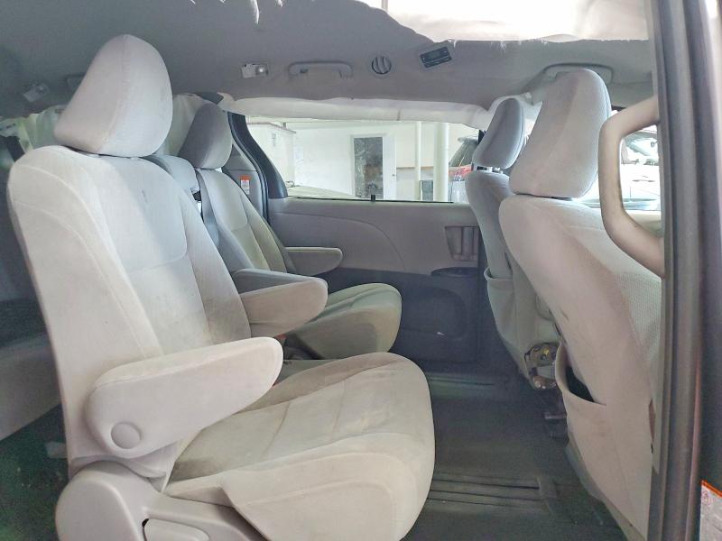 61818736 :رقم المزاد ، 5TDKK3DC7FS626479 vin ، 2015 Toyota Sienna مزاد بيع