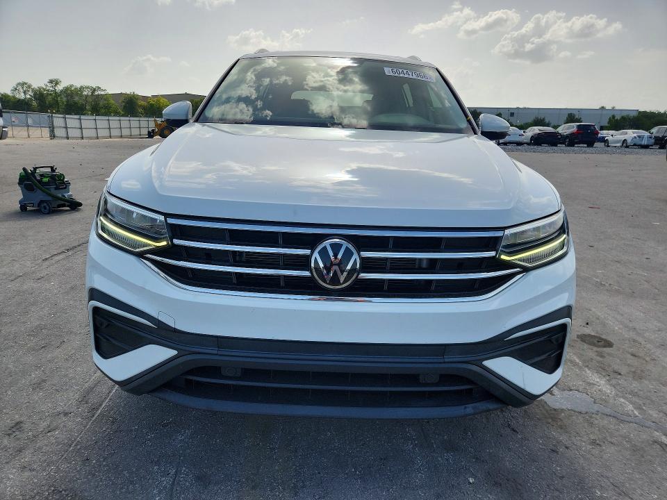 60447966 :رقم المزاد ، 3VV3B7AX1NM037379 vin ، 2022 Volkswagen Tiguan مزاد بيع