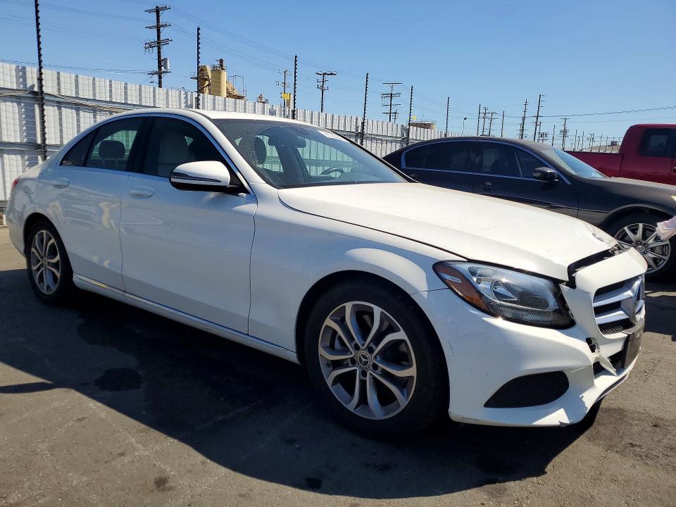 61389646 :رقم المزاد ، 55SWF4JB8JU274869 vin ، 2018 Mercedes-benz C مزاد بيع