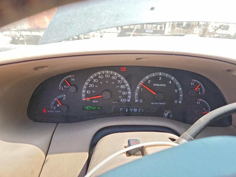 62610196 :رقم المزاد ، 1FTRX172X2NA11528 vin ، 2002 Ford F150 مزاد بيع