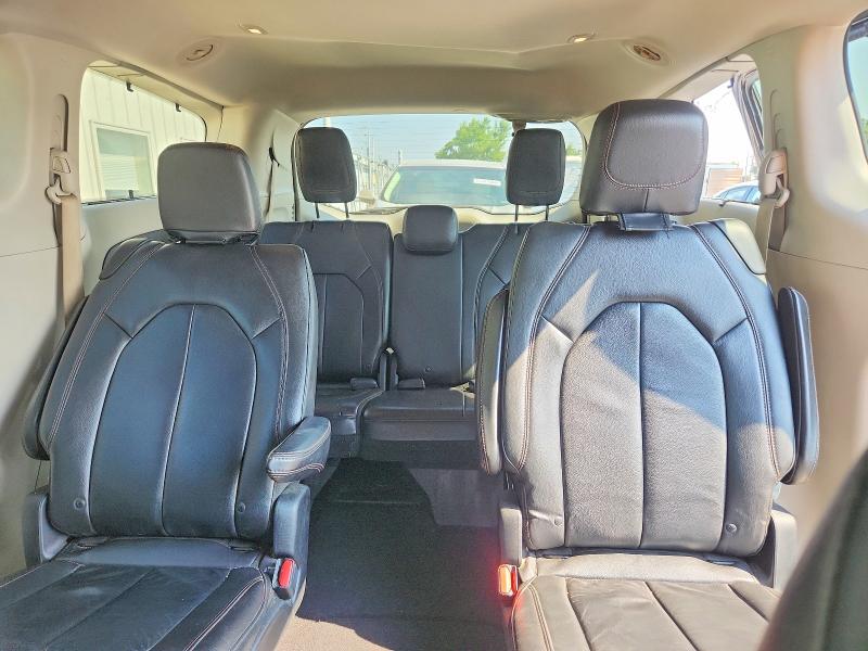 61367106 :رقم المزاد ، 2C4RC1BG5HR684527 vin ، 2017 Chrysler Pacifica مزاد بيع