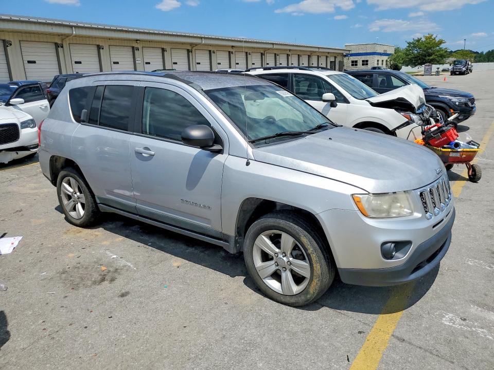 62905596 :رقم المزاد ، 1J4NF1FB8BD219037 vin ، 2011 Jeep Compass مزاد بيع