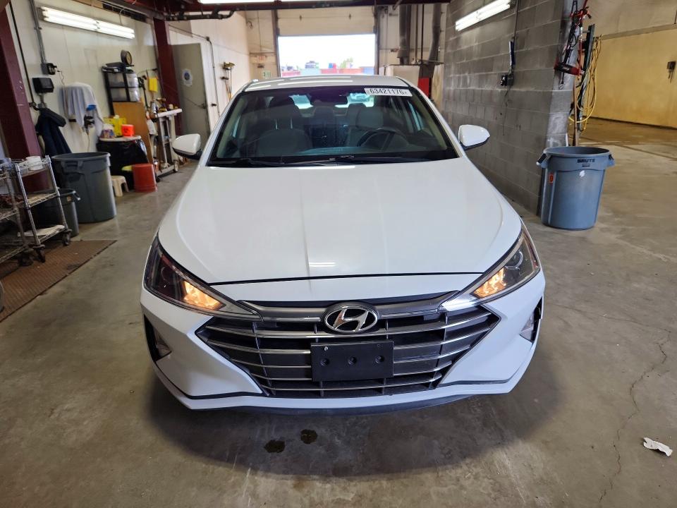 63421176 :رقم المزاد ، 5NPD74LFXLH606773 vin ، 2020 Hyundai Elantra مزاد بيع