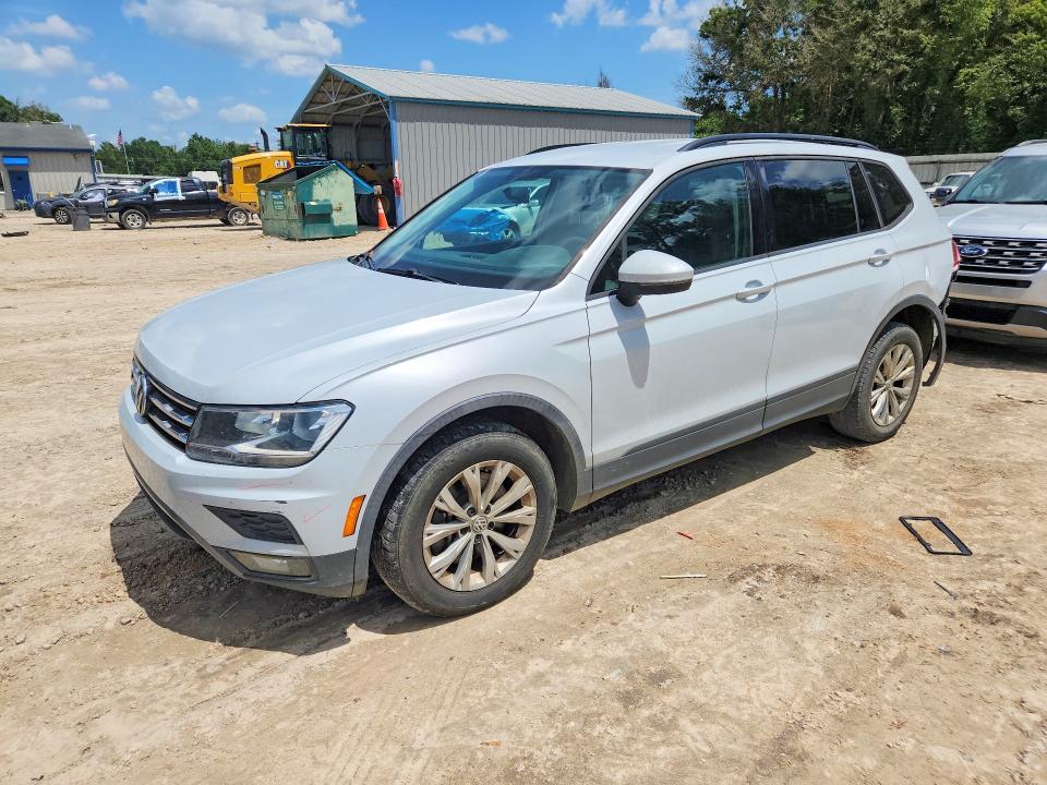 61689546 :رقم المزاد ، 3VV1B7AXXJM013583 vin ، 2018 Volkswagen Tiguan مزاد بيع