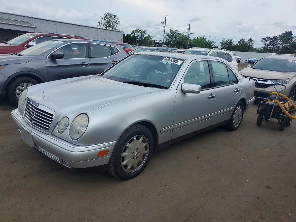 1996 Mercedes-benz E მანქანა იყიდება აუქციონზე, vin: WDBJF55F5TJ013532, აუქციონის ნომერი: 62653026