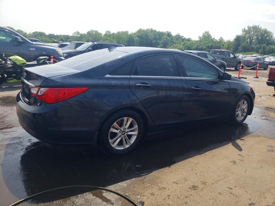60784106 :رقم المزاد ، 5NPEB4AC2DH801330 vin ، 2013 Hyundai Sonata مزاد بيع
