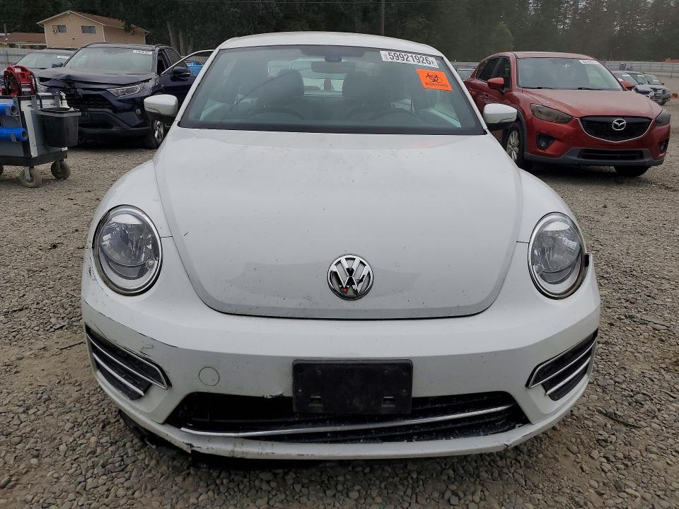 59921926 :رقم المزاد ، 3VWJ17AT6HM606671 vin ، 2017 Volkswagen Beetle مزاد بيع