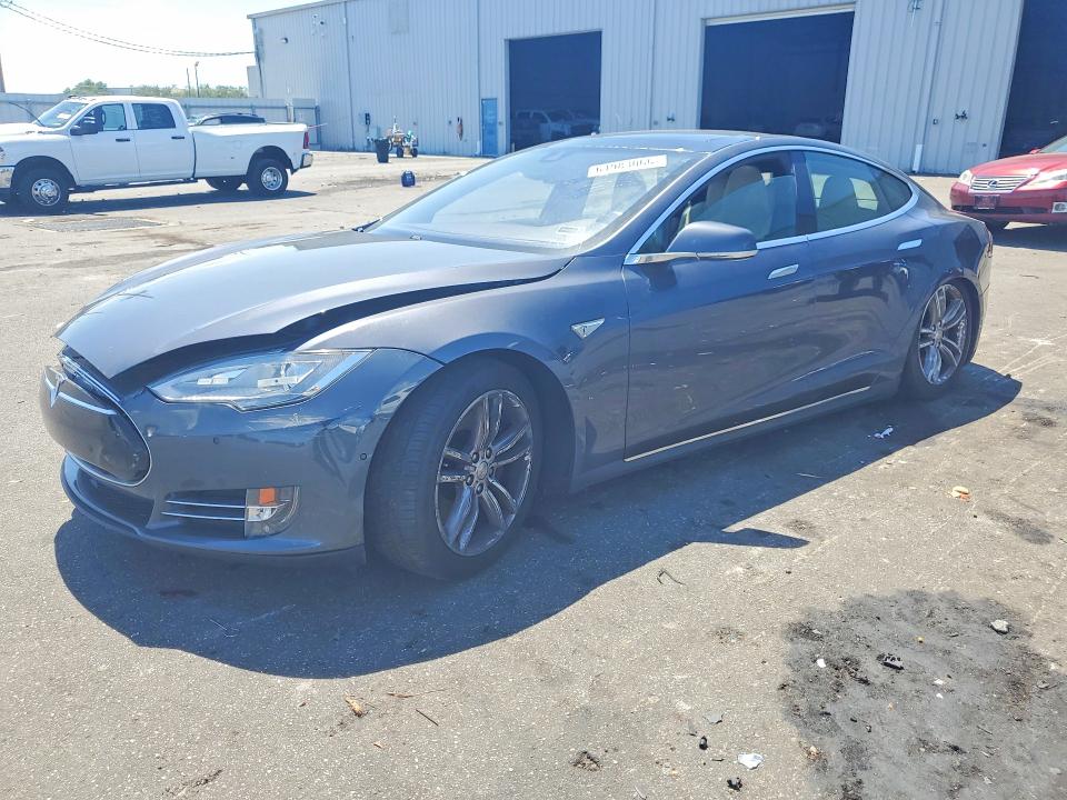 61983066 :رقم المزاد ، 5YJSA1H19EFP60476 vin ، 2014 Tesla Model S مزاد بيع