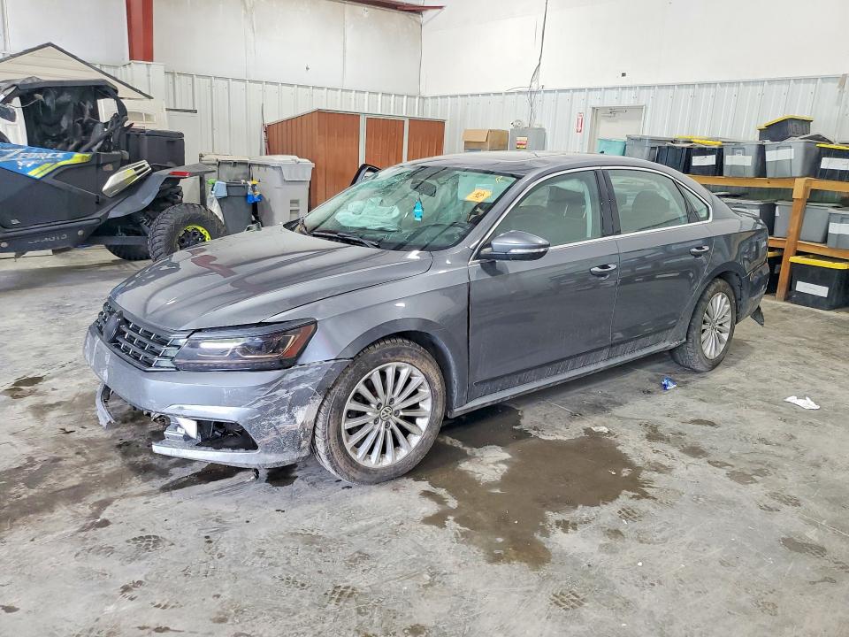 60132596 :رقم المزاد ، 1VWBT7A34HC076345 vin ، 2017 Volkswagen Passat مزاد بيع