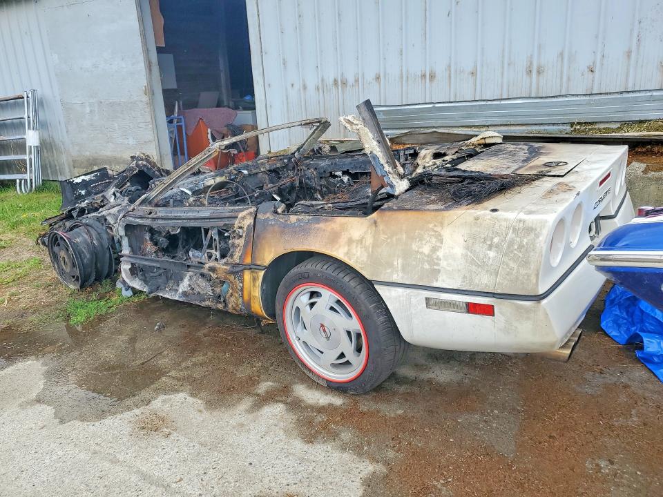 57752726 :رقم المزاد ، 1G1YY3180J5120699 vin ، 1988 Chevrolet Corvette مزاد بيع