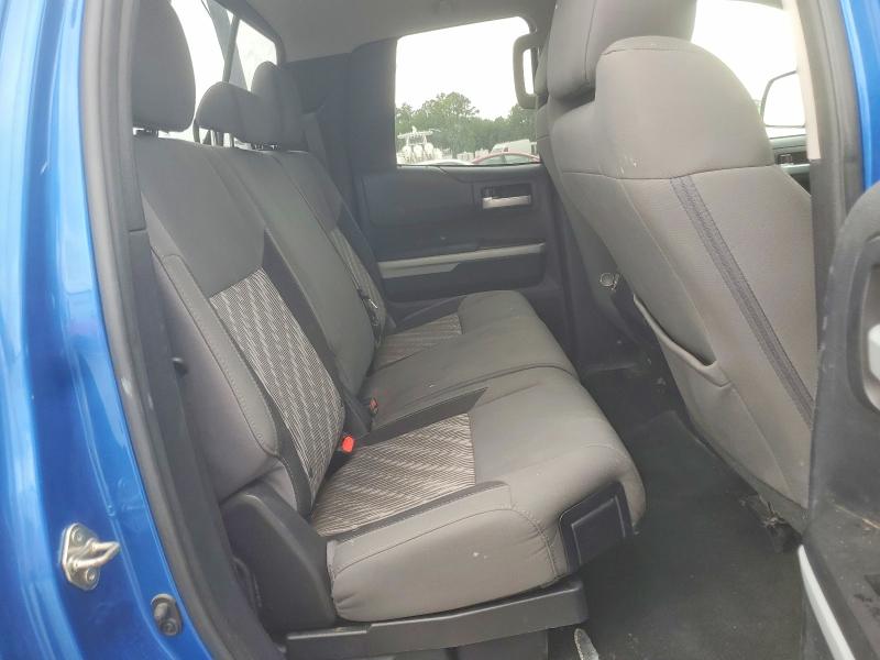 60658686 :رقم المزاد ، 5TFUY5F1XJX754331 vin ، 2018 Toyota Tundra مزاد بيع