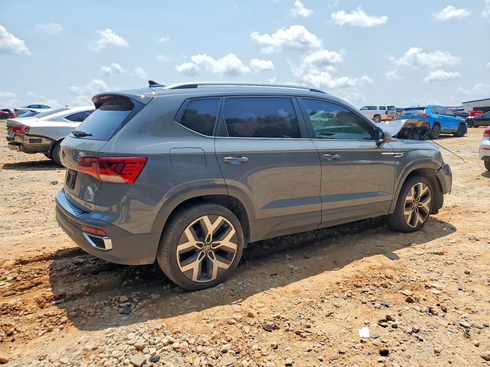 62753646 :رقم المزاد ، 3VV2X7B2XNM059400 vin ، 2022 Volkswagen Taos مزاد بيع