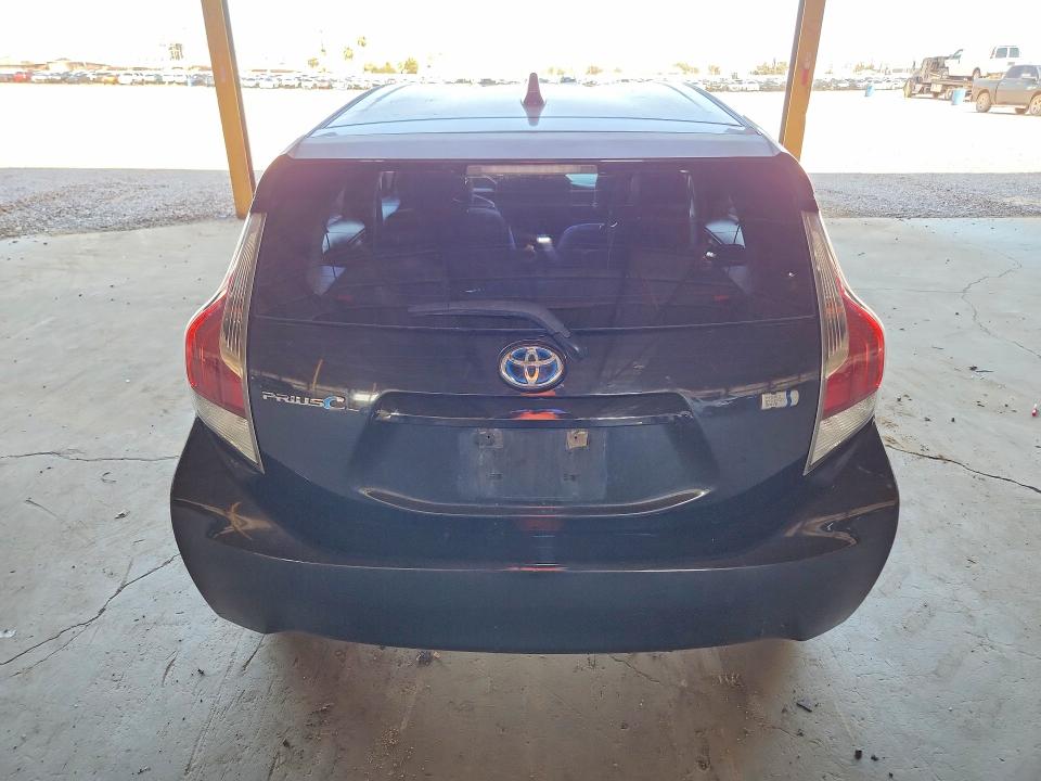61560286 :رقم المزاد ، JTDKDTB31F1580805 vin ، 2015 Toyota Prius C مزاد بيع