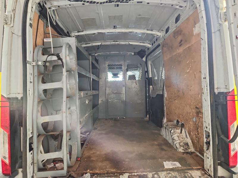 60151026 :رقم المزاد ، 1FTYE1CM0GKA44300 vin ، 2016 Ford Transit مزاد بيع