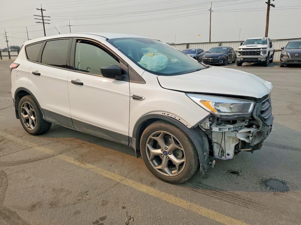 2017 Ford Escape მანქანა იყიდება აუქციონზე, vin: 1FMCU0F74HUB44916, აუქციონის ნომერი: 62682856