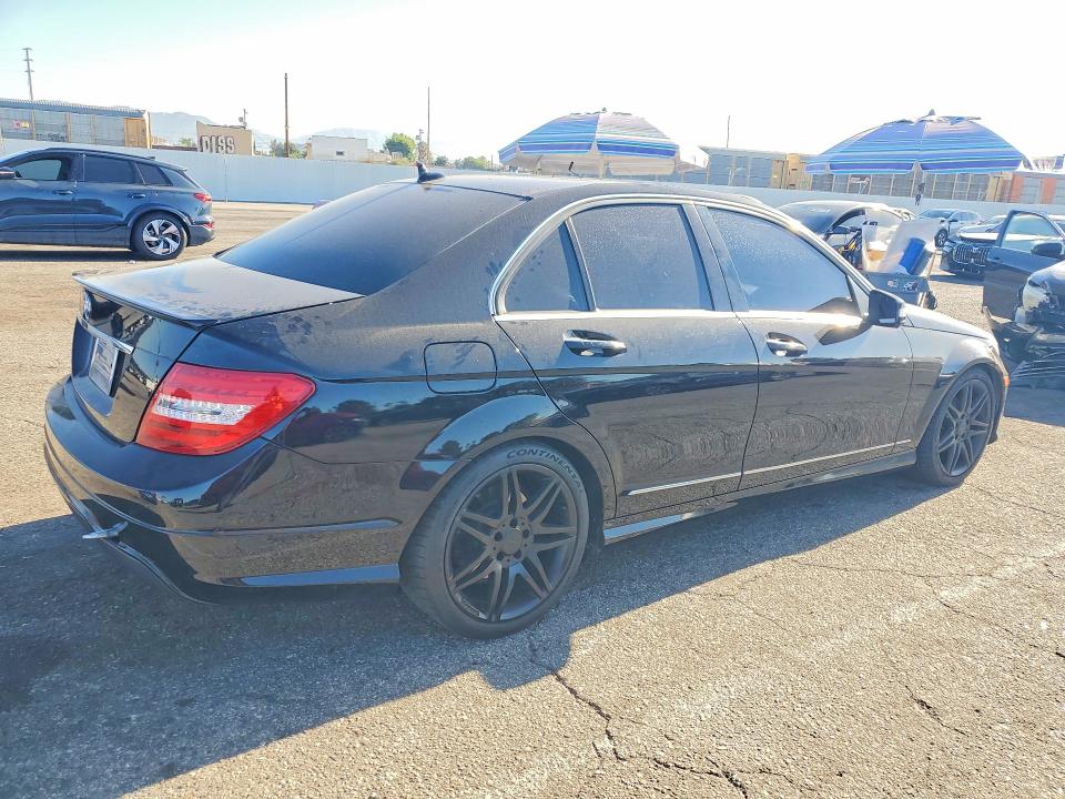 2013 Mercedes-benz C მანქანა იყიდება აუქციონზე, vin: WDDGF4HB8DR258025, აუქციონის ნომერი: 59744536