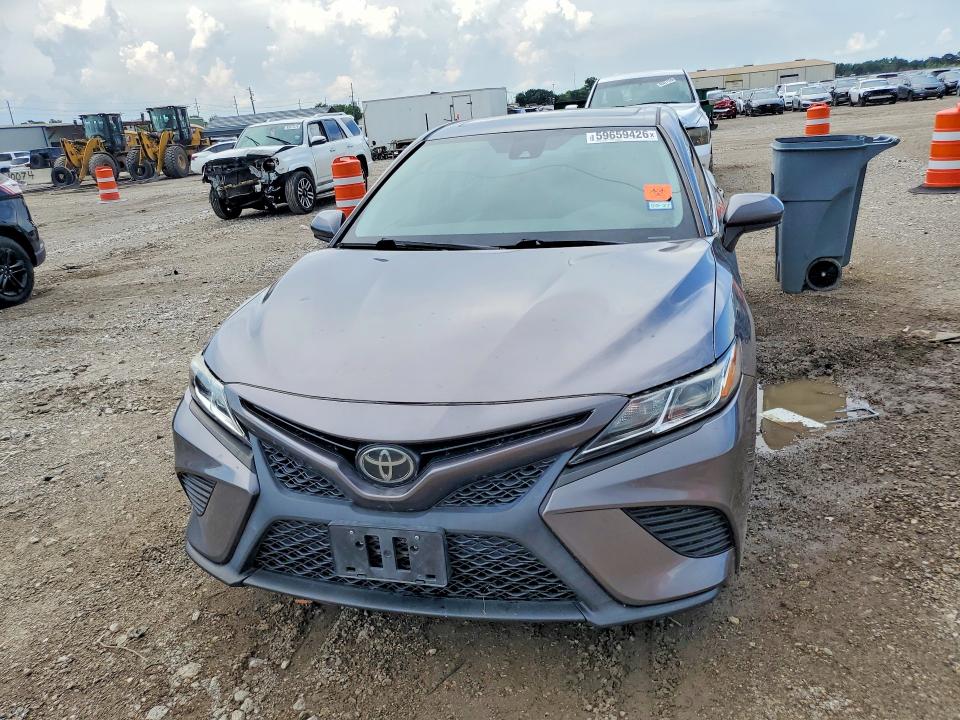 59659426 :رقم المزاد ، 4T1B11HK7KU745000 vin ، 2019 Toyota Camry مزاد بيع