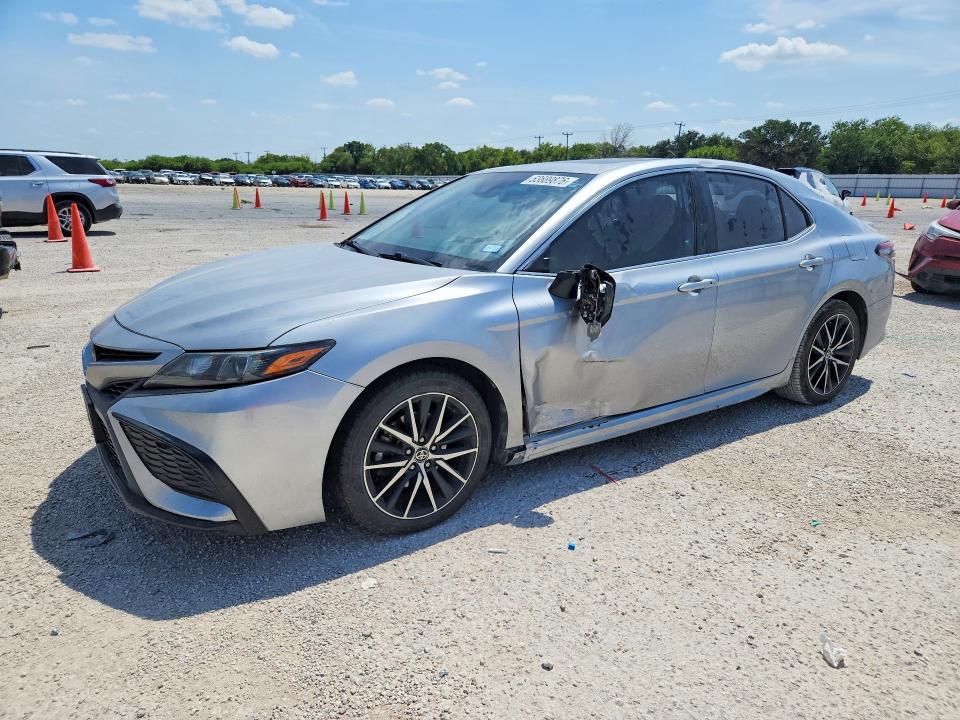 63689876 :رقم المزاد ، 4T1G11AK7MU512933 vin ، 2021 Toyota Camry مزاد بيع