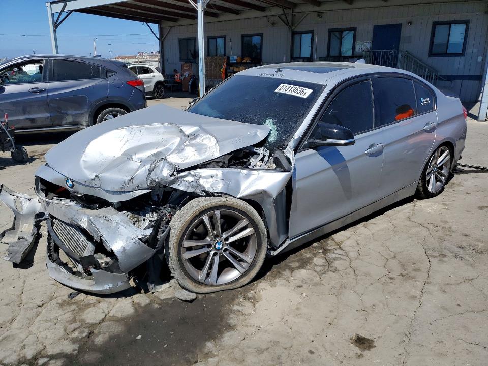 61813636 :رقم المزاد ، WBA3C1C59DF438033 vin ، 2013 Bmw 328 مزاد بيع
