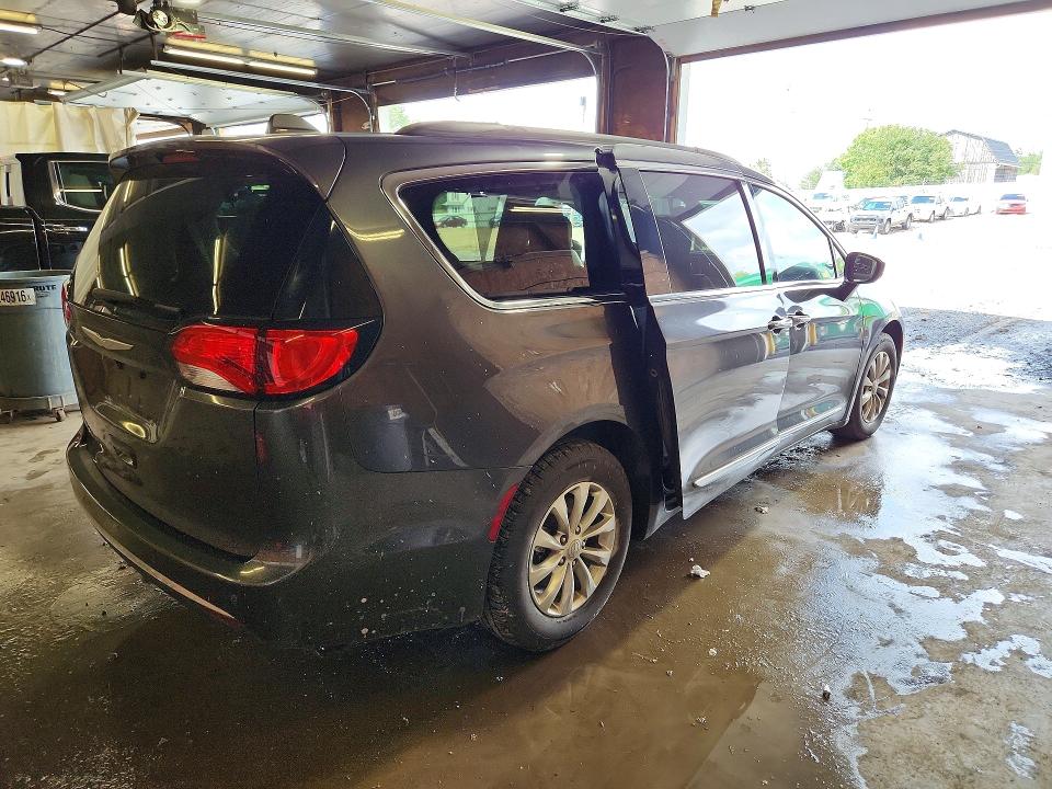 59662756 :رقم المزاد ، 2C4RC1BG9HR785537 vin ، 2017 Chrysler Pacifica مزاد بيع