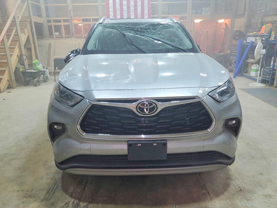 2022 Toyota Highlander მანქანა იყიდება აუქციონზე, vin: 5TDFZRBH8NS235600, აუქციონის ნომერი: 61784606