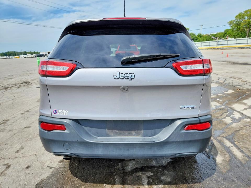 63562796 :رقم المزاد ، 1C4PJLCB3JD596841 vin ، 2018 Jeep Cherokee مزاد بيع