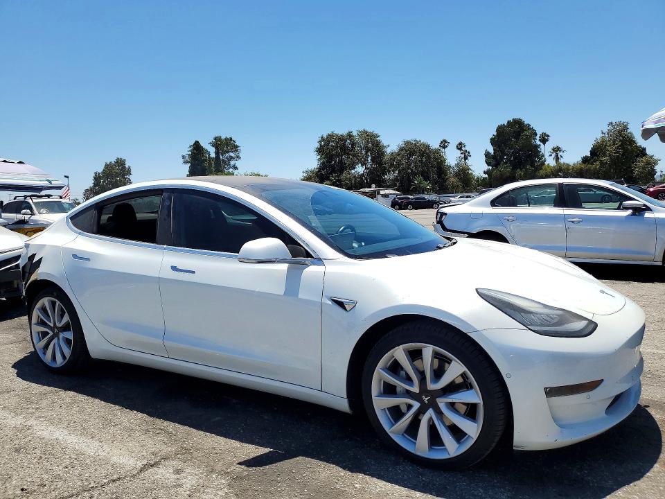 2019 Tesla Model 3 მანქანა იყიდება აუქციონზე, vin: 5YJ3E1EA3KF326952, აუქციონის ნომერი: 59298876