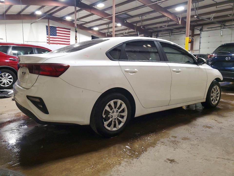 2019 Kia Forte მანქანა იყიდება აუქციონზე, vin: 3KPF24AD0KE073702, აუქციონის ნომერი: 61332686