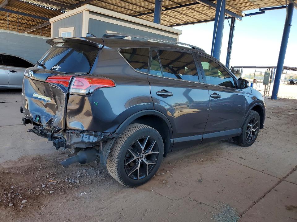 60782536 :رقم المزاد ، JTMNFREV7JJ181560 vin ، 2018 Toyota Rav4 مزاد بيع