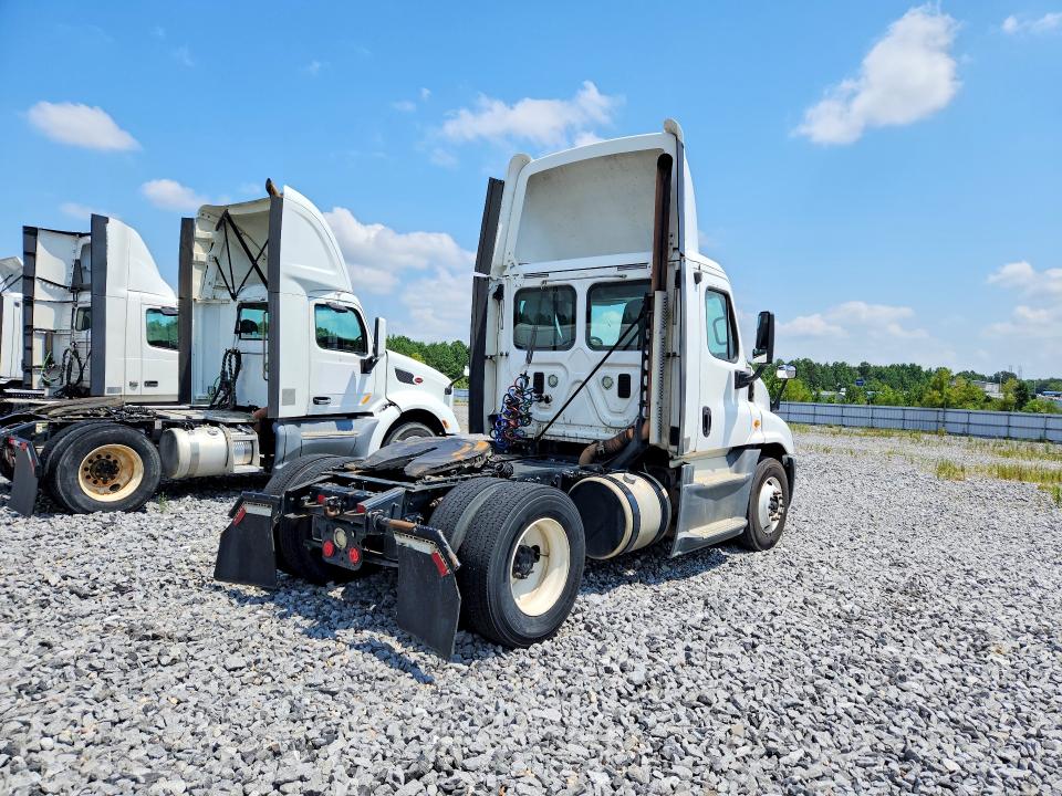Продажа на аукционе авто 2015 Freightliner Cascadia, vin: 1FUBGEDV5FLGH4778, номер лота: 61965306