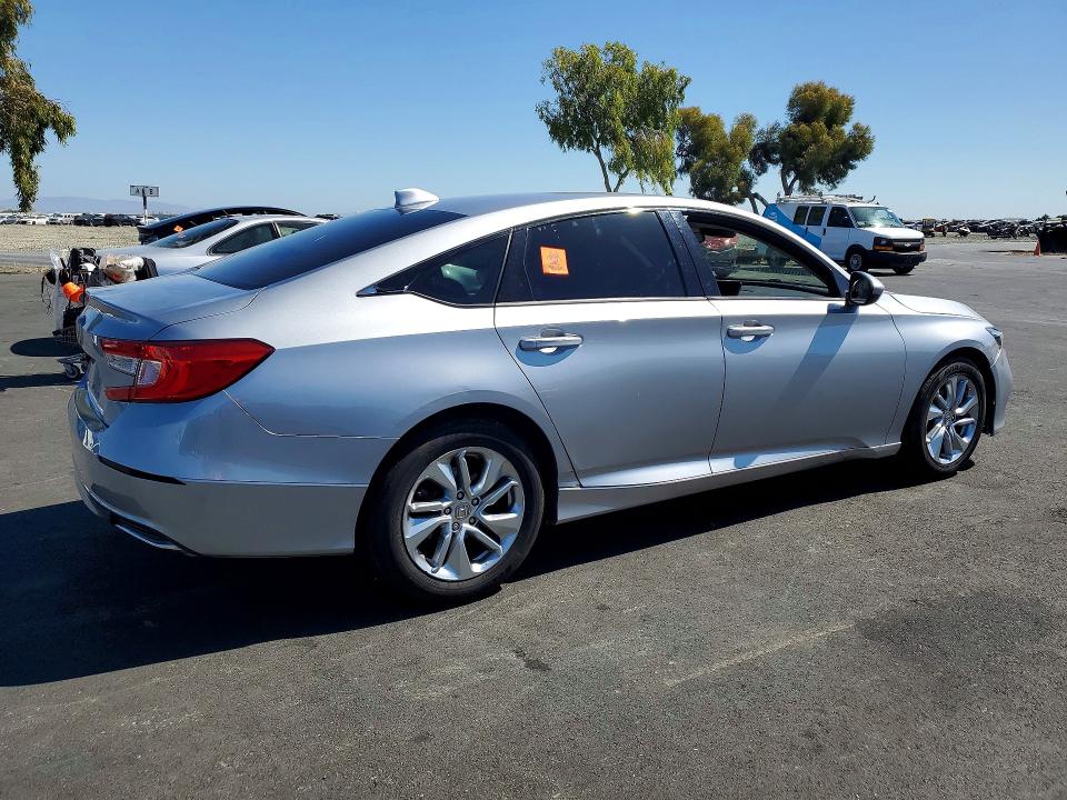 59732456 :رقم المزاد ، 1HGCV1F16JA138532 vin ، 2018 Honda Accord مزاد بيع