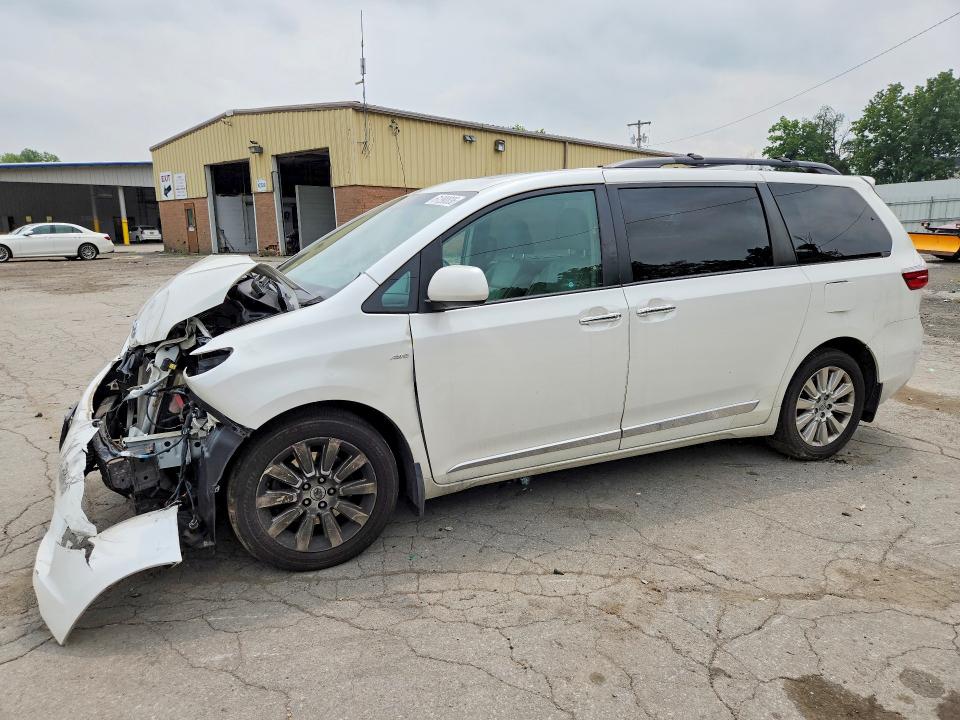 61390836 :رقم المزاد ، 5TDDK3DC7GS139390 vin ، 2016 Toyota Sienna مزاد بيع