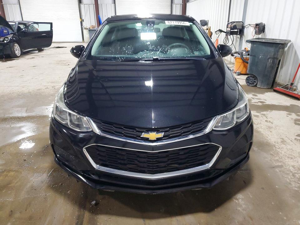 62119956 :رقم المزاد ، 1G1BC5SM4H7202820 vin ، 2017 Chevrolet Cruze مزاد بيع